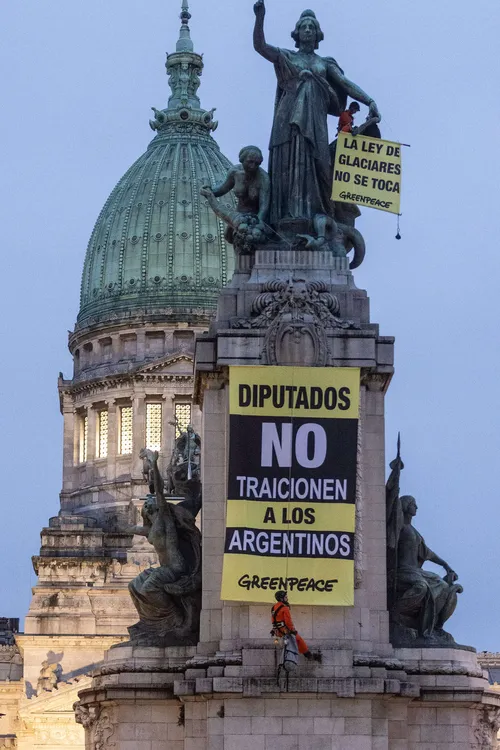 cdd5e427-banner-congreso-ley-de-glaciares-credito-sebastian-pani-greenpeace-6-scaled